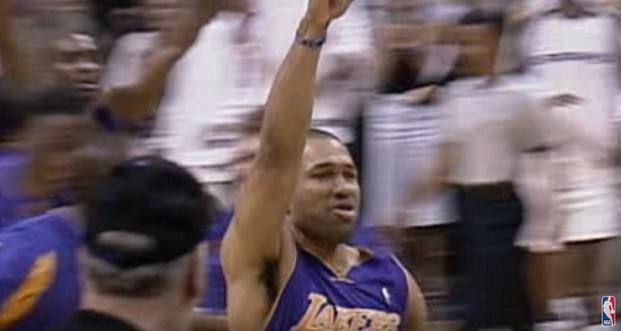Derek Fisher 0.4 seconde