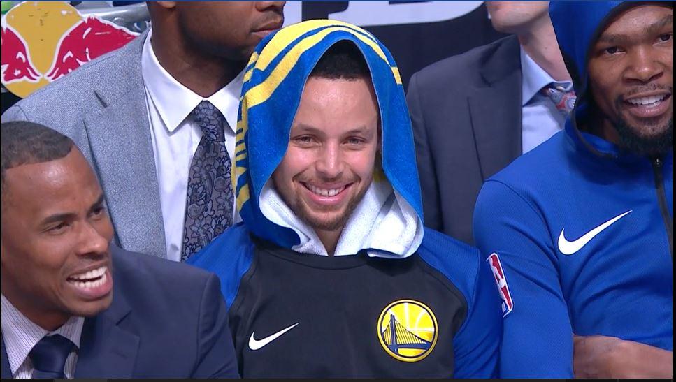 NBA - Stephen Curry et les Warriors font le show devant Joel