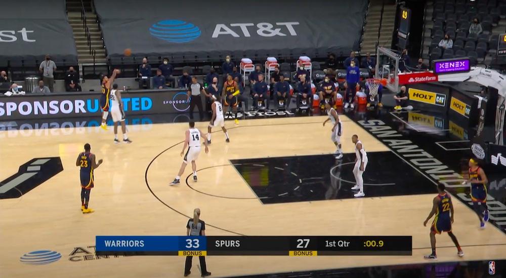 Stephen Curry shoot Rudy Gay (9 février 2021)