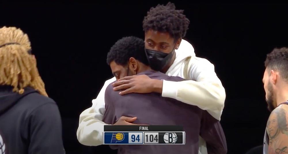 Irving LeVert câlin (11 février 2021)