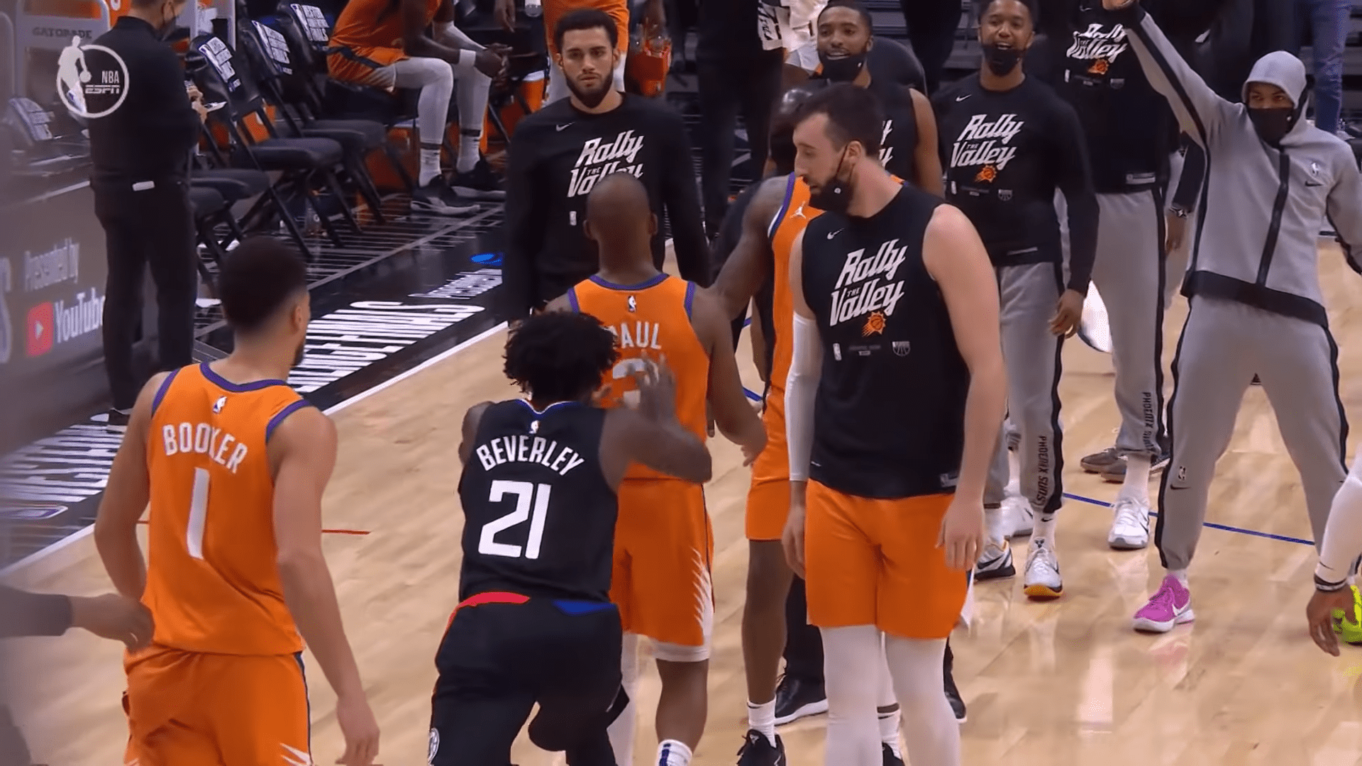 Patrick Beverley poussette