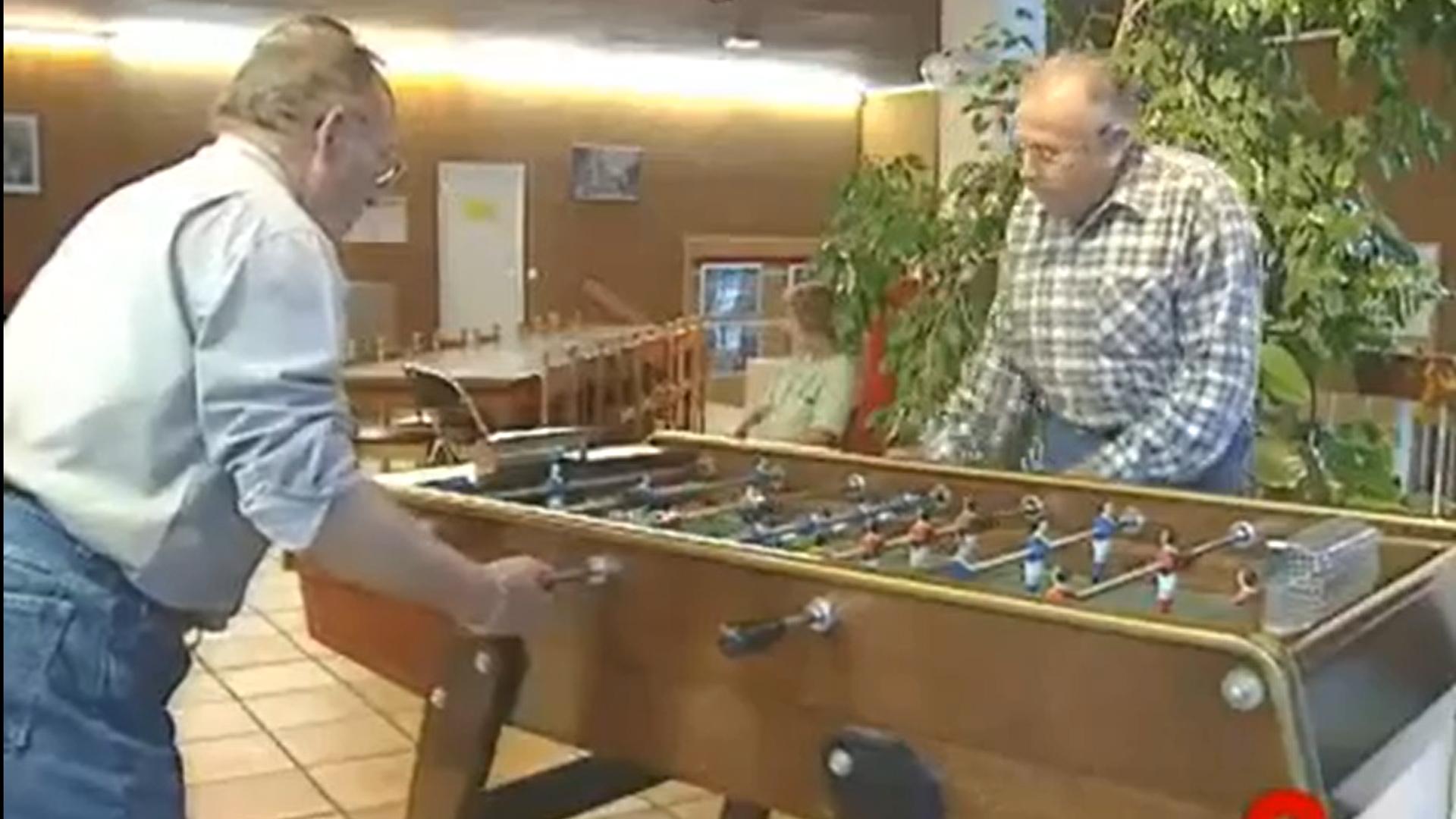 Baby foot maison de retraite 18 août 2021