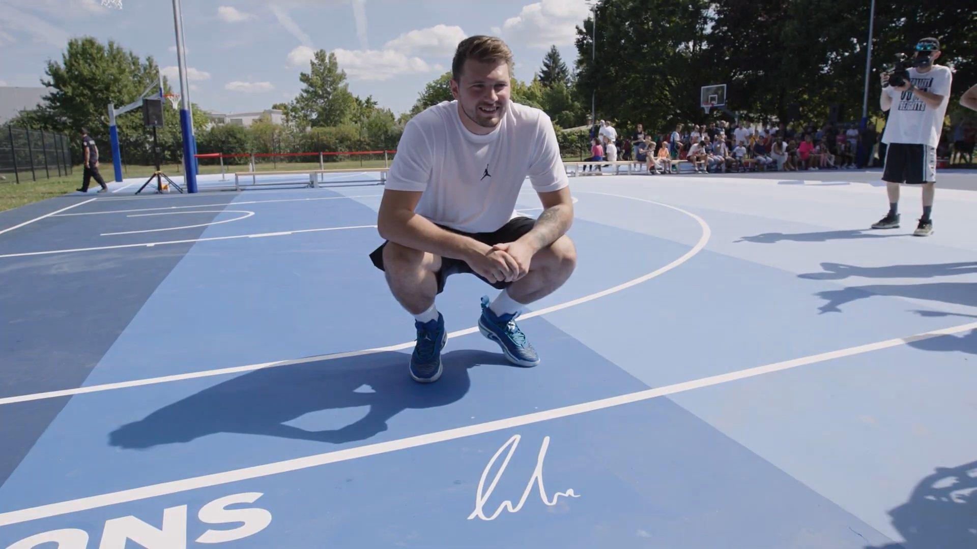 Luka Doncic parquets Slovénie