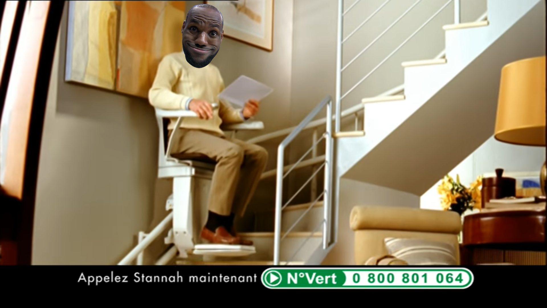 LeBron monte escalier