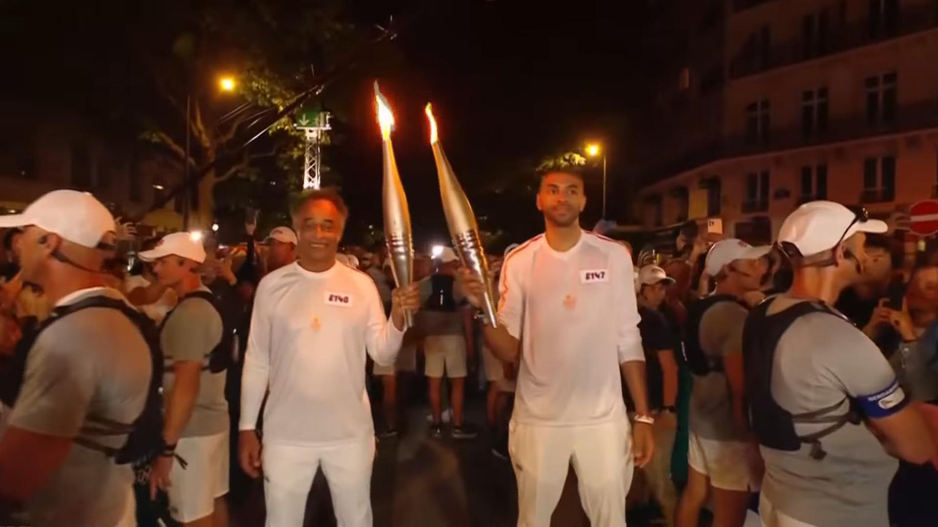 Nicolas Batum flamme olympique 15 juillet 2024 JO Paris