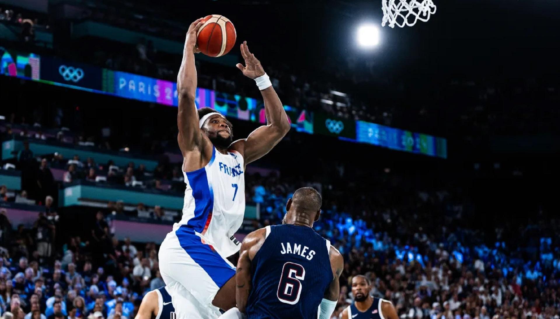 Guerschon Yabusele dunk sur LeBron James JO Paris 2024 11 août