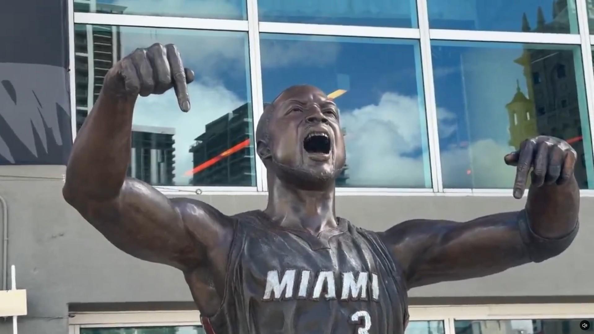 dwyane wade statue