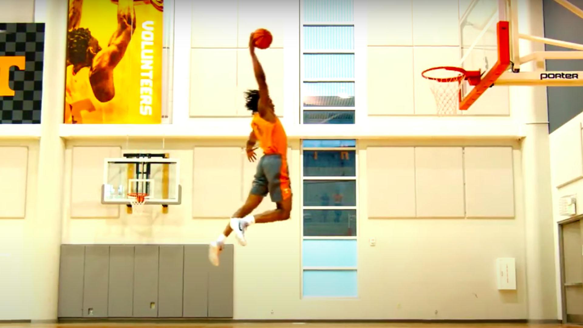Yves Pons dunk