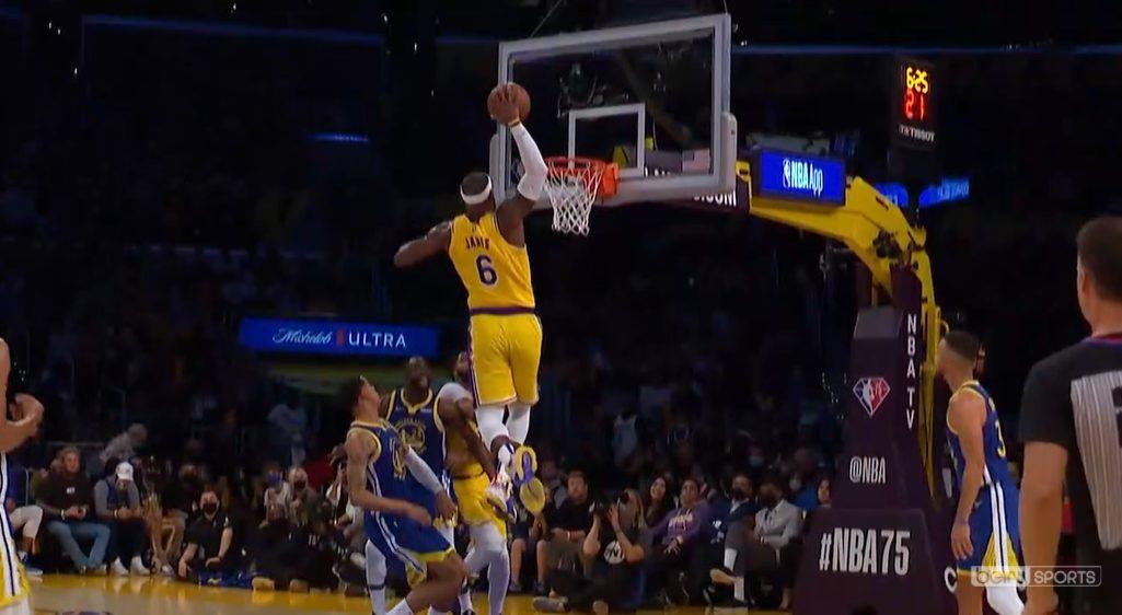 LeBron James dunk 20 octobre 2021