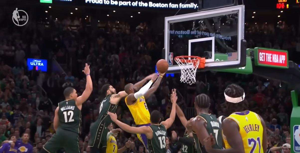 Tatum faute sur LeBron arbitre 2