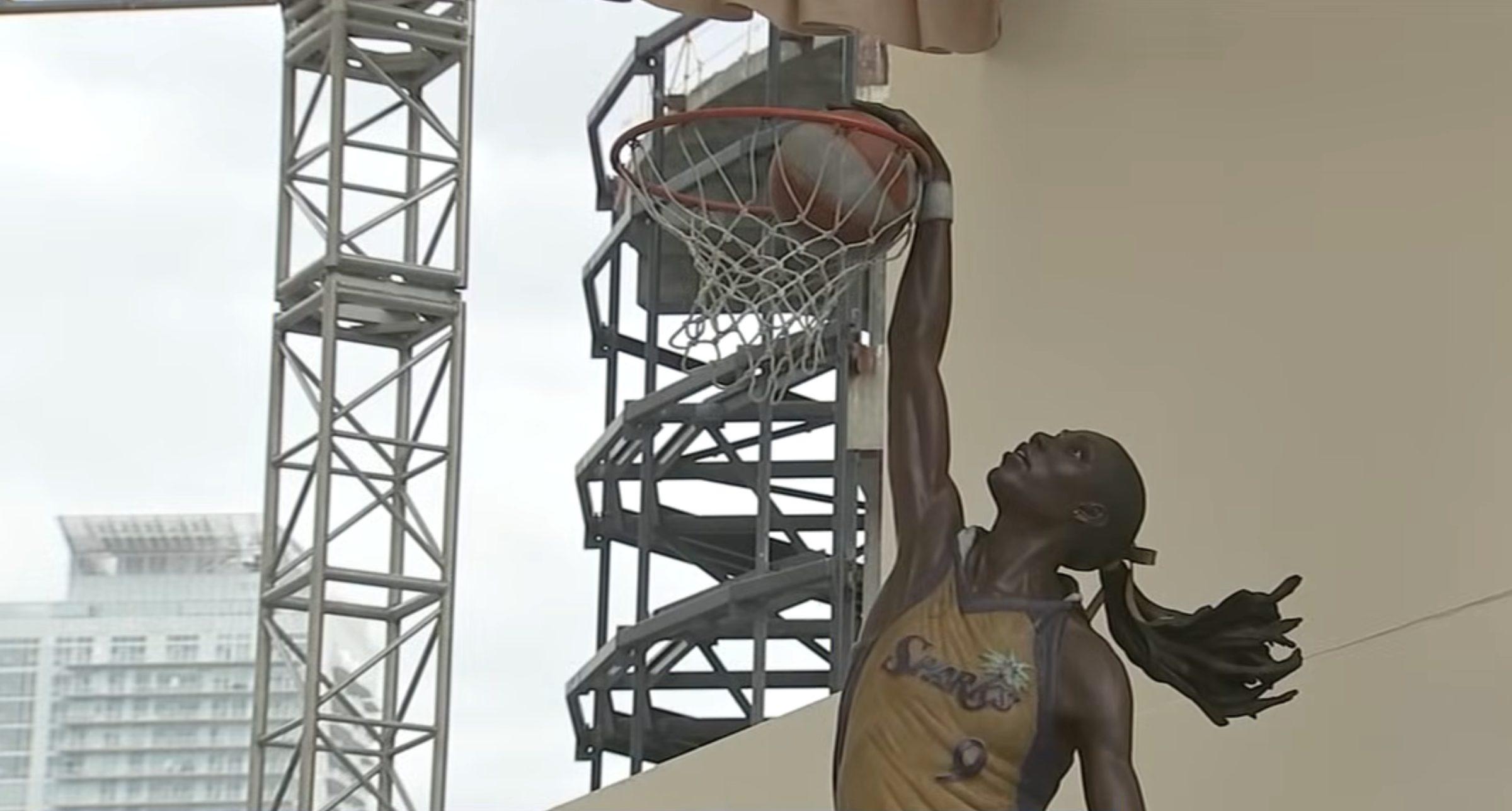 Lisa Leslie statue WNBA Sparks